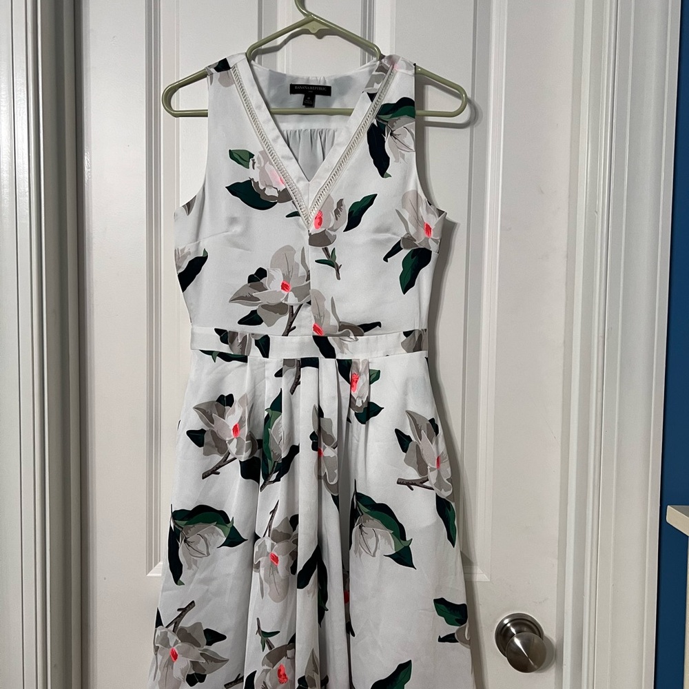 Banana Republic White Sleeveless V-Neck Midi Dress